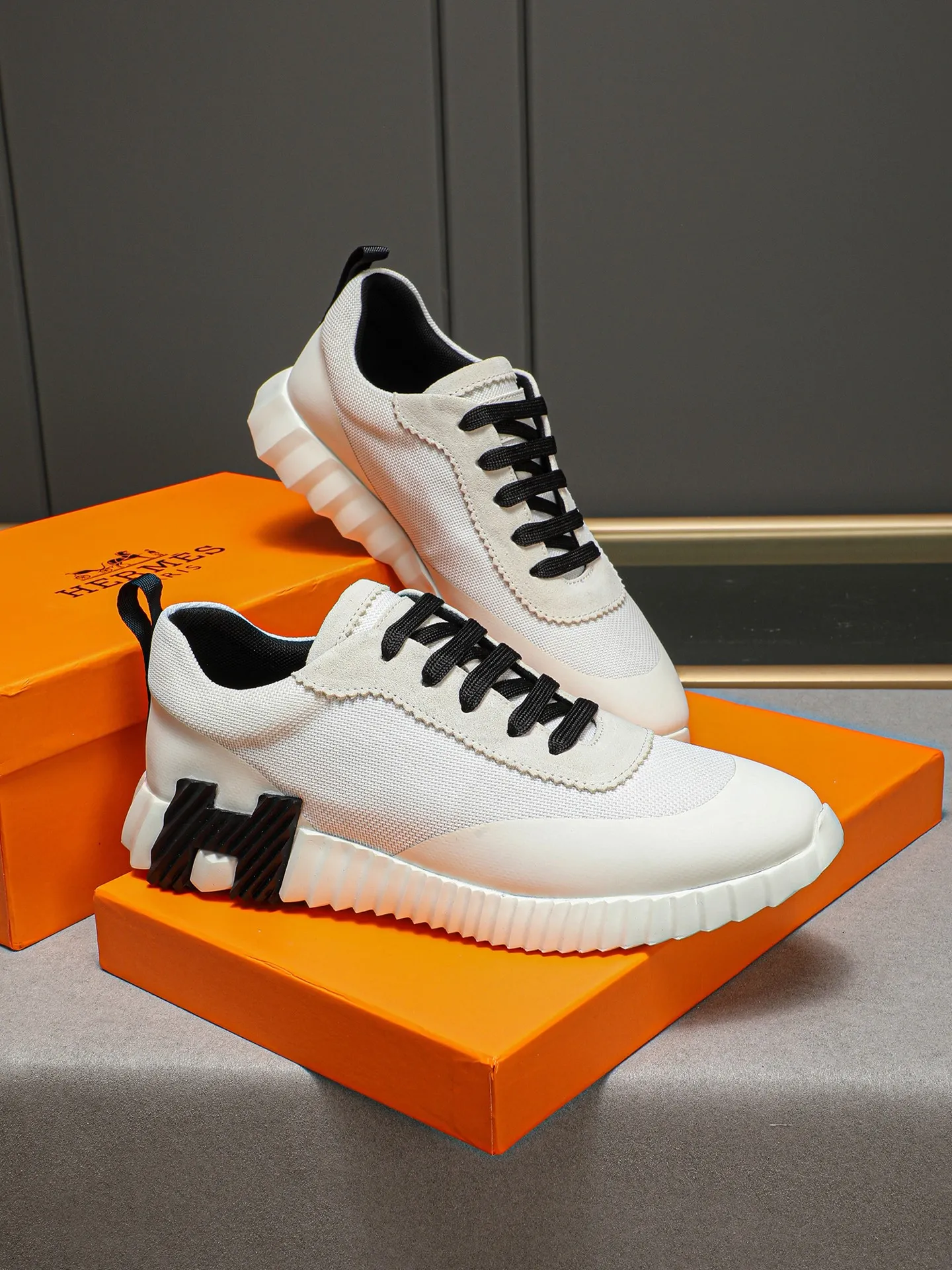 Men's shoes 💰460 [Hermes] fe new arrival~ New Bouncing sneakers Hermès are the most comfortable shoes, no one else⃣️, they are very light on the feet and look great, you will not feel tired when you go shopping and running around 👍 Very light and comfortable, extremely light, suitable for both sports and leisure, and feel great when you step on them! It’s up to you to choose, there’s always what you want~ ✔️Fabric: First layer frosted➕Imported glue➕Breathable mesh ✔️Inner lining: Imported mesh ✔️Outsole: Original outsole ✔️Size: Men’s 38-44 (45 custom-made)
